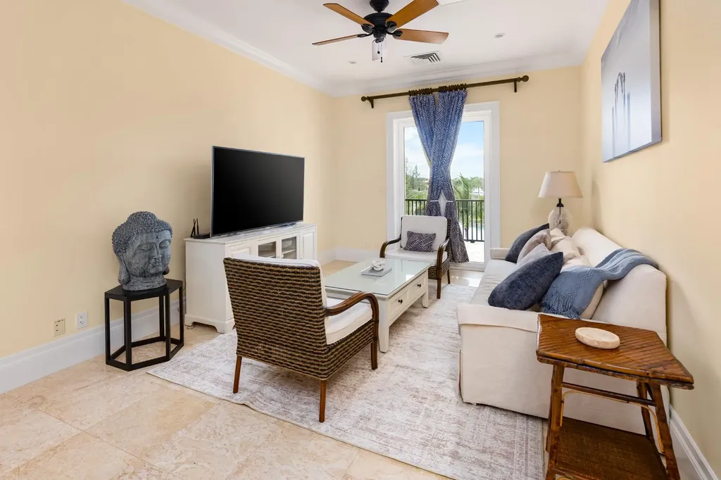 Old Fort Bay New Providence Paradise Island BS