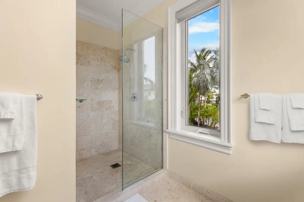 Old Fort Bay New Providence Paradise Island BS