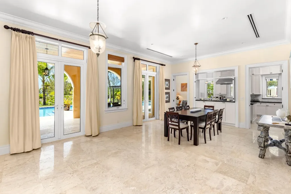 Old Fort Bay New Providence Paradise Island BS