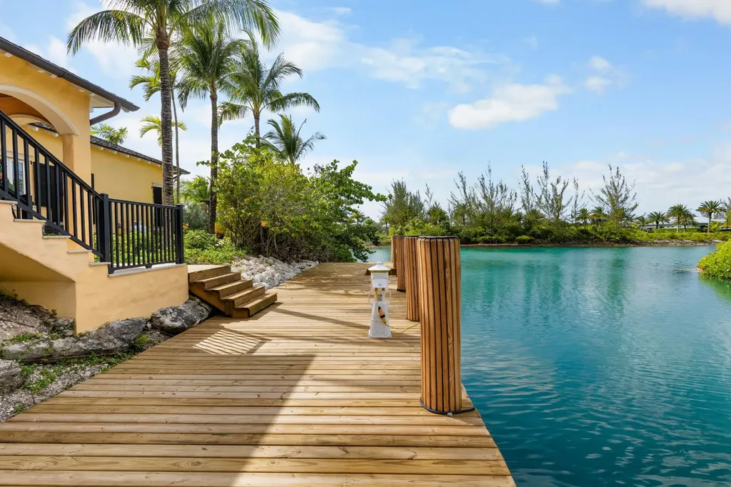 Old Fort Bay New Providence Paradise Island BS