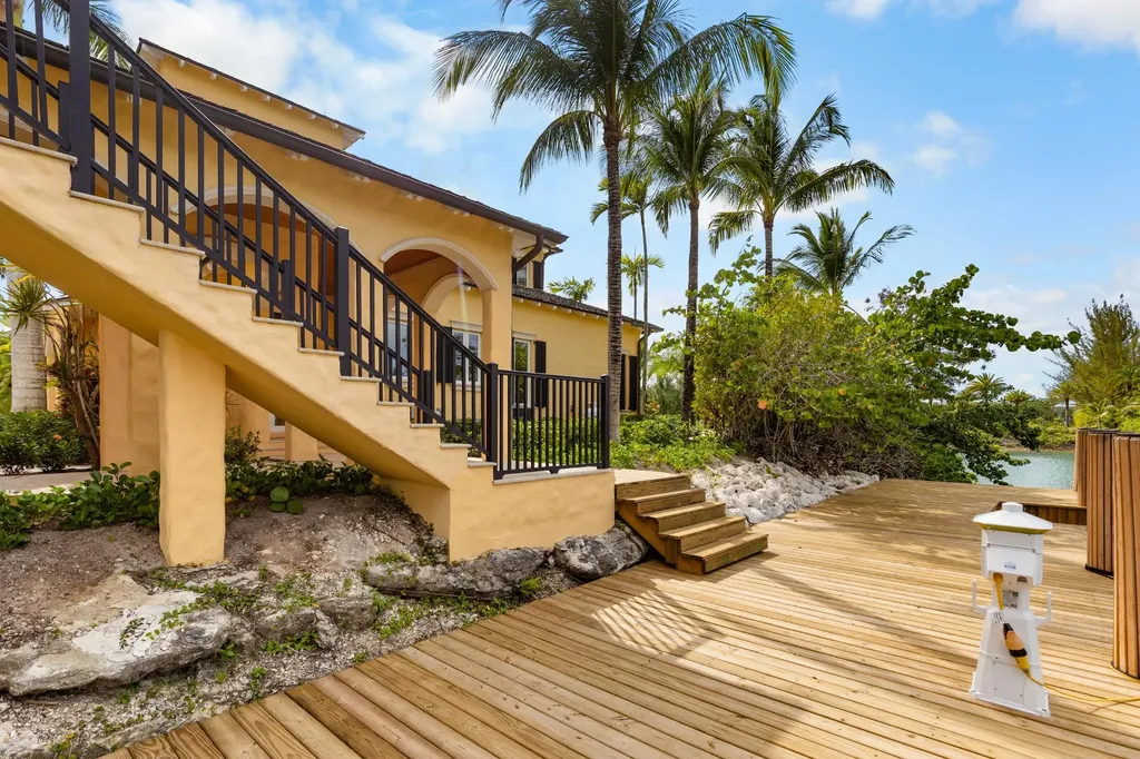 Old Fort Bay New Providence Paradise Island BS