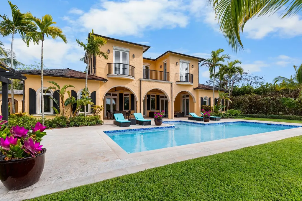 Old Fort Bay New Providence Paradise Island BS