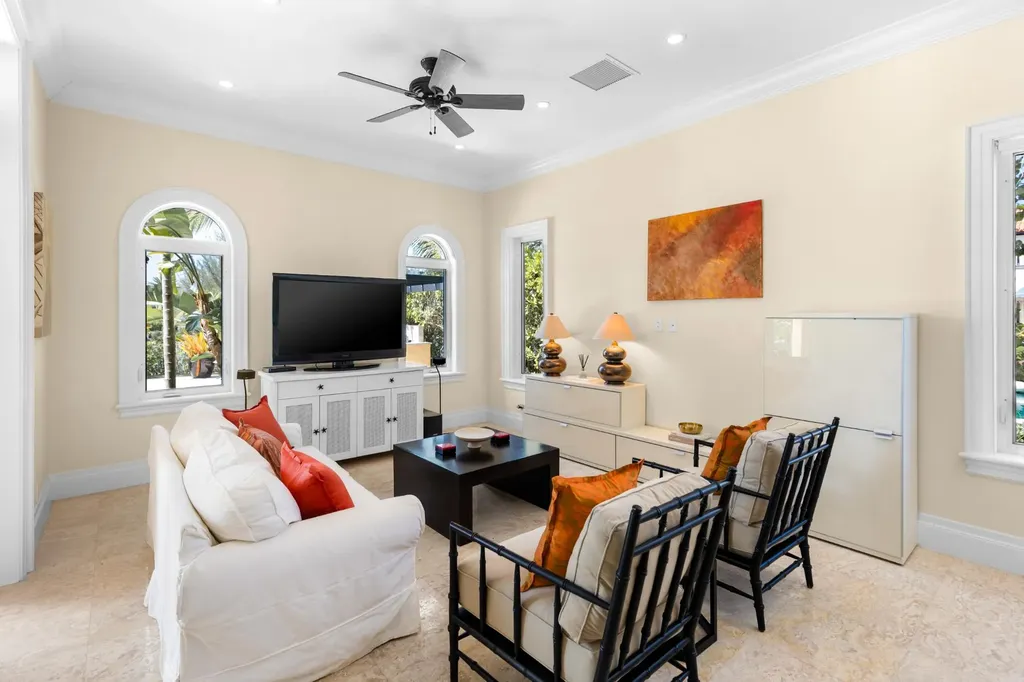 Old Fort Bay New Providence Paradise Island BS
