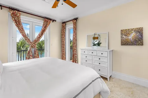 Old Fort Bay New Providence Paradise Island BS