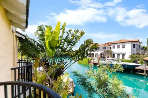 Old Fort Bay New Providence Paradise Island BS