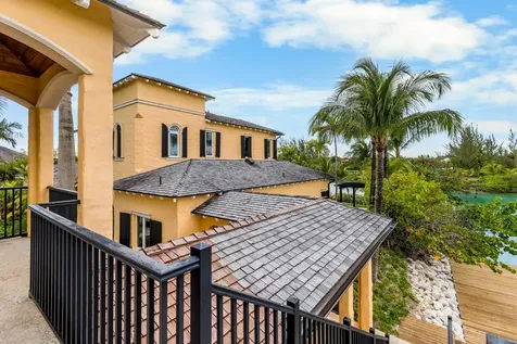 Old Fort Bay New Providence Paradise Island BS
