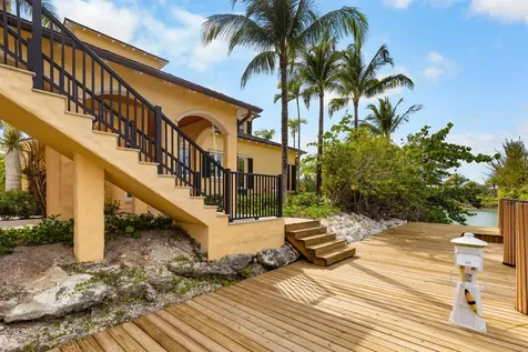 Old Fort Bay New Providence Paradise Island BS