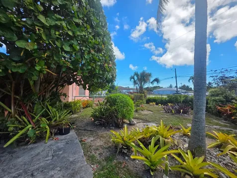 Peter Avenue & Stephens C New Providence Paradise Island BS