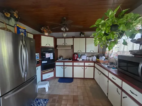 Peter Avenue & Stephens C New Providence Paradise Island BS