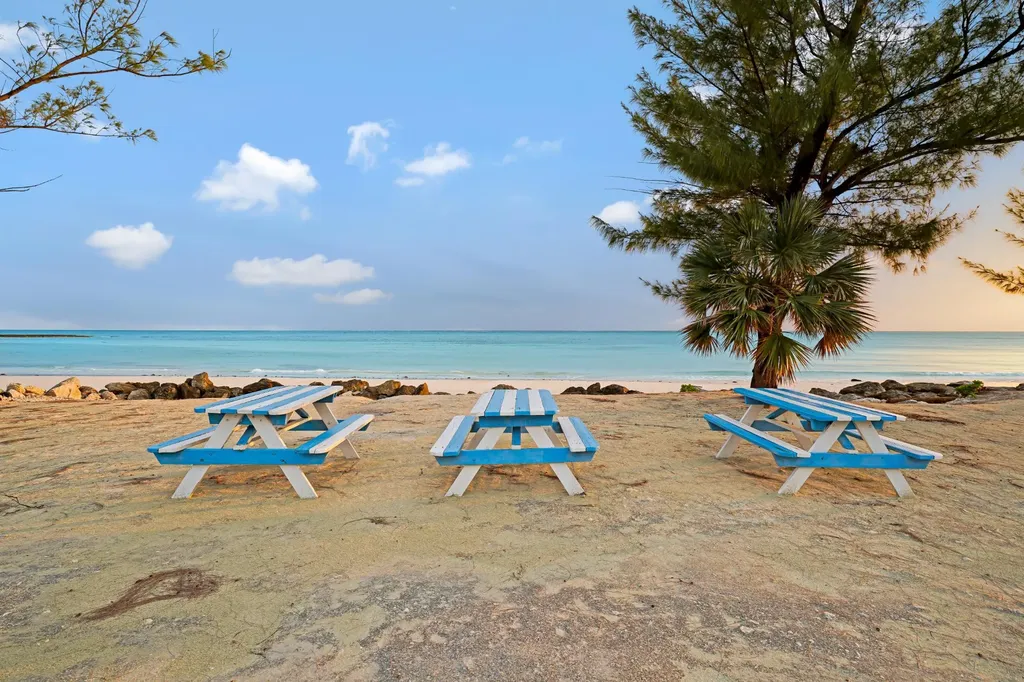 Cannes Village Condominiu Grand Bahama Freeport BS