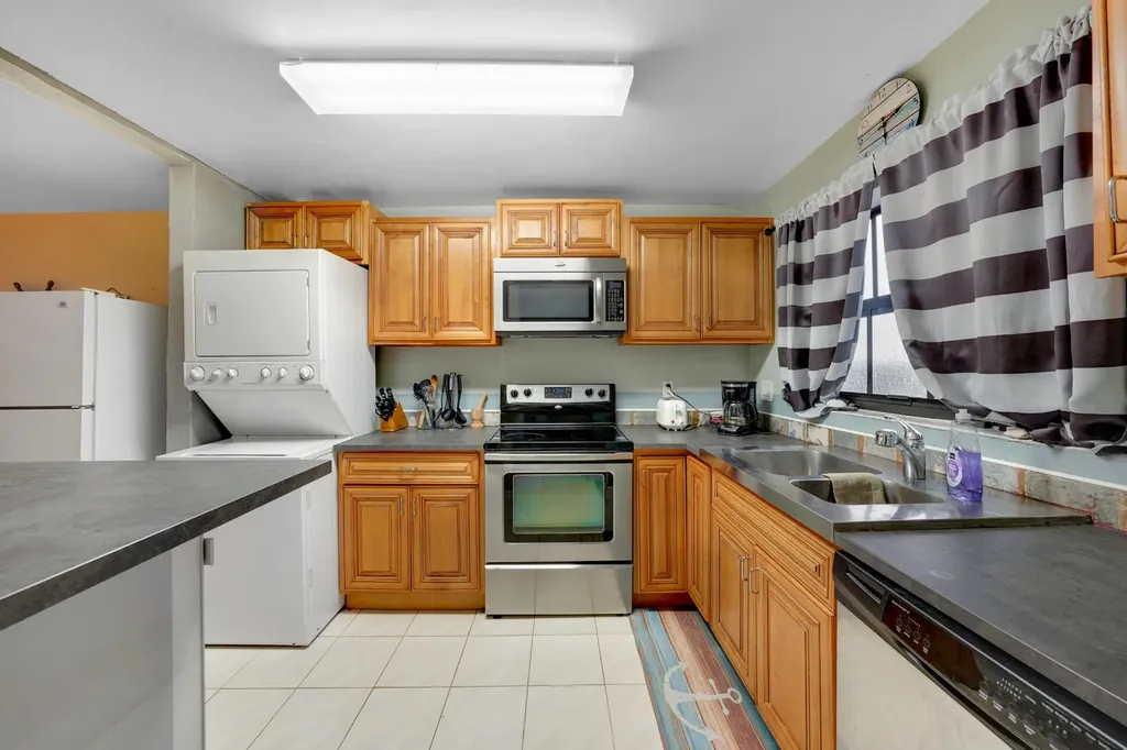 Cannes Village Condominiu Grand Bahama Freeport BS