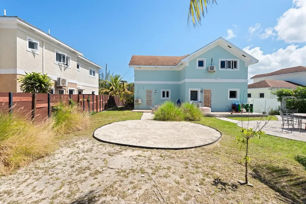Love Estates 58 New Providence Paradise Island BS