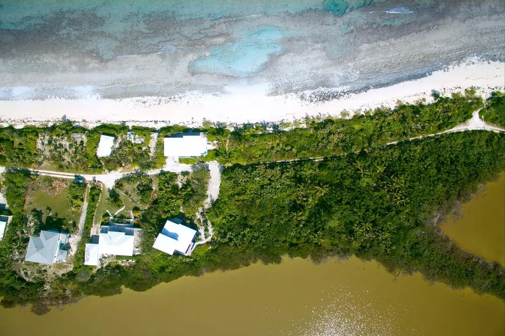 Bank's Road Beachfront Eleuthera BS