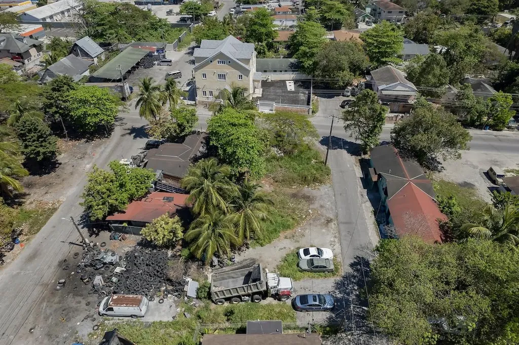 Lincoln Boulevard New Providence Paradise Island BS