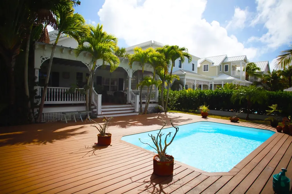 14 Canal Beach Drive New Providence Paradise Island BS
