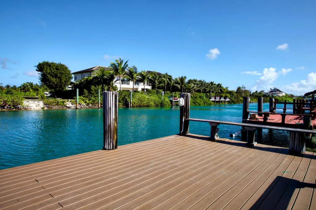 14 Canal Beach Drive New Providence Paradise Island BS