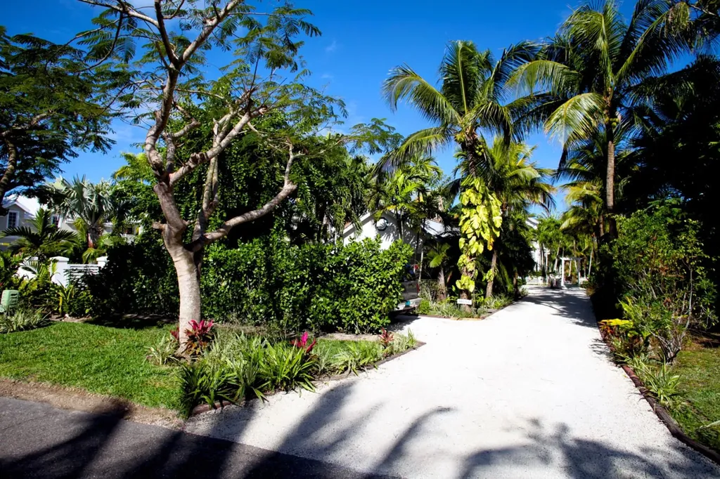 14 Canal Beach Drive New Providence Paradise Island BS