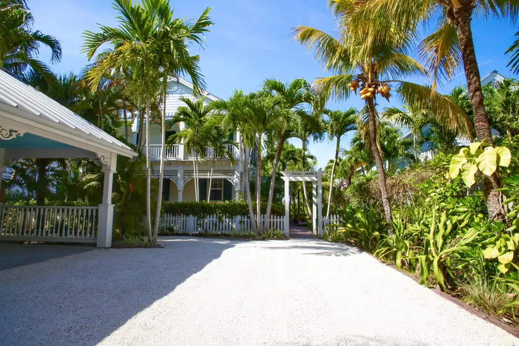 14 Canal Beach Drive New Providence Paradise Island BS