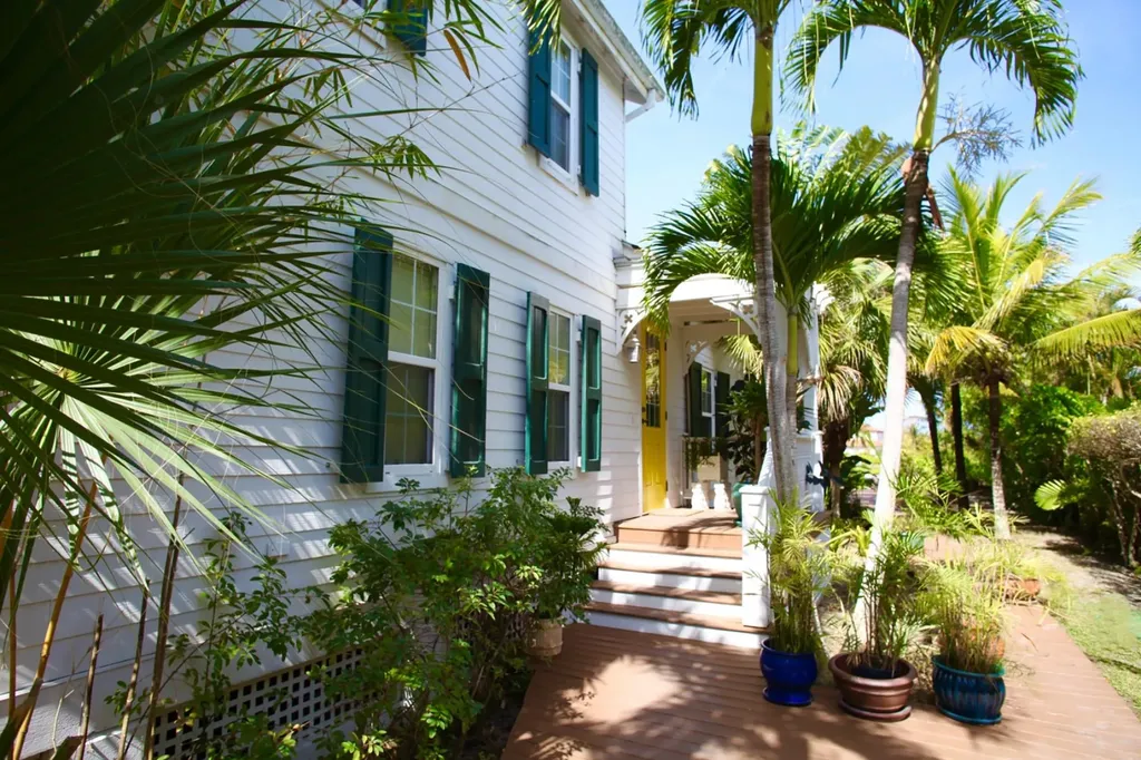 14 Canal Beach Drive New Providence Paradise Island BS