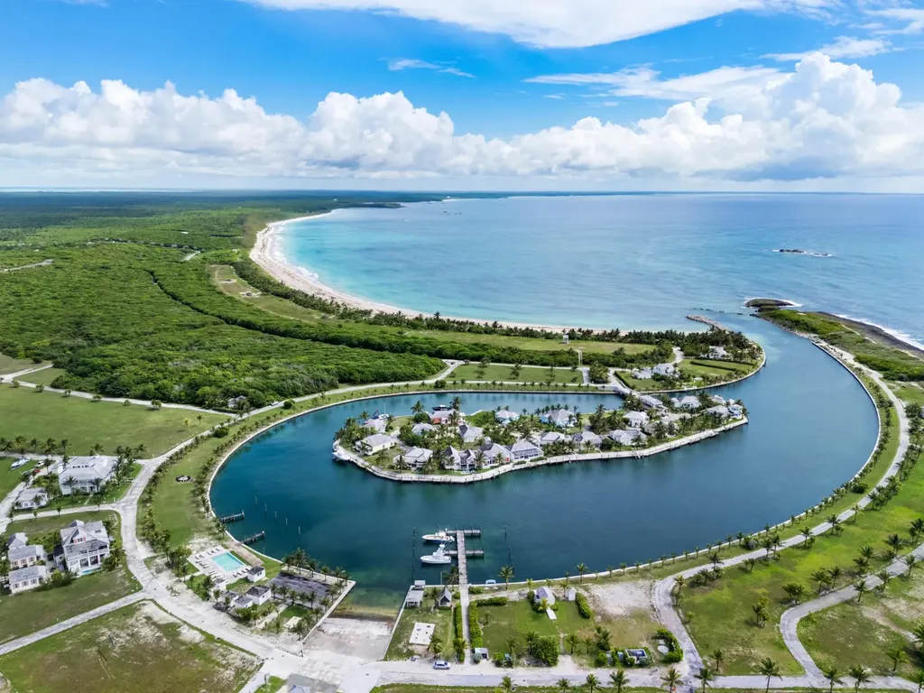 15 Bay Street Schooner Bay Abaco BS