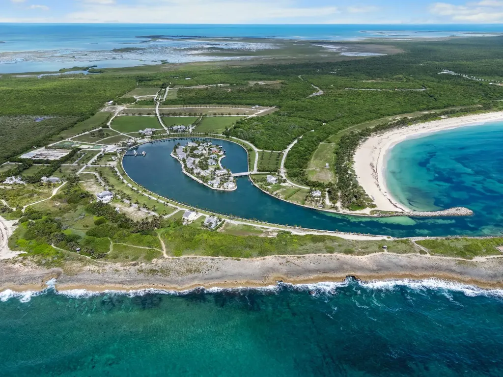 15 Bay Street Schooner Bay Abaco BS