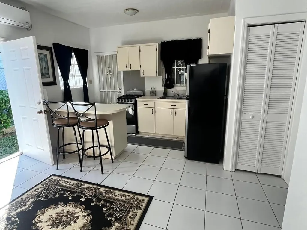 Sunglow Road #48 New Providence Paradise Island BS