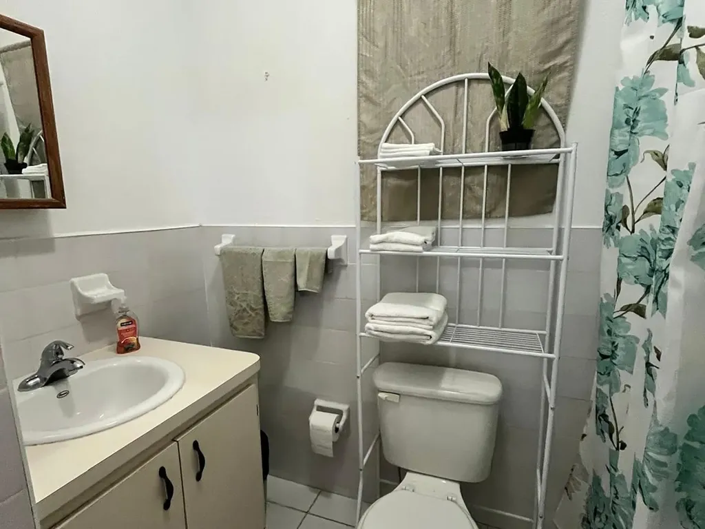 Sunglow Road #48 New Providence Paradise Island BS