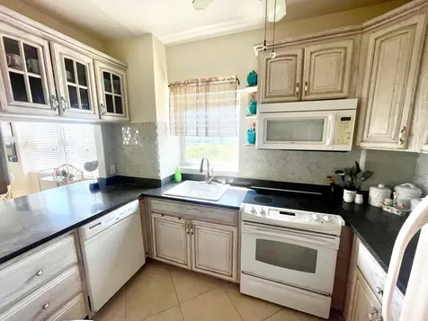 Riviera Towers Grand Bahama Freeport BS