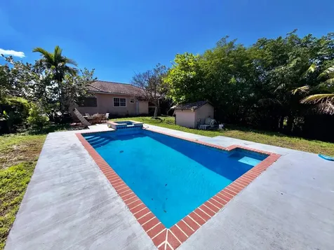Lincoln Park Home Grand Bahama Freeport BS