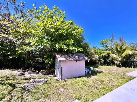 Lincoln Park Home Grand Bahama Freeport BS