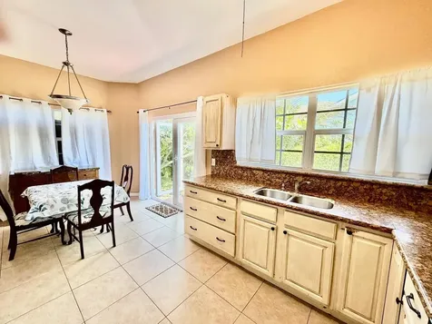 Lincoln Park Home Grand Bahama Freeport BS