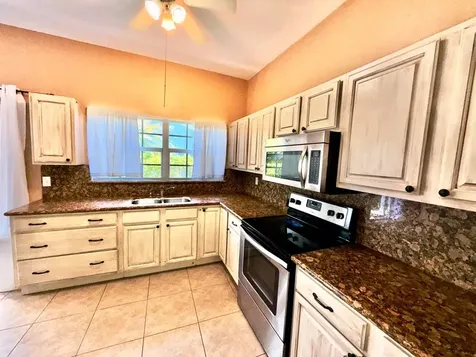 Lincoln Park Home Grand Bahama Freeport BS
