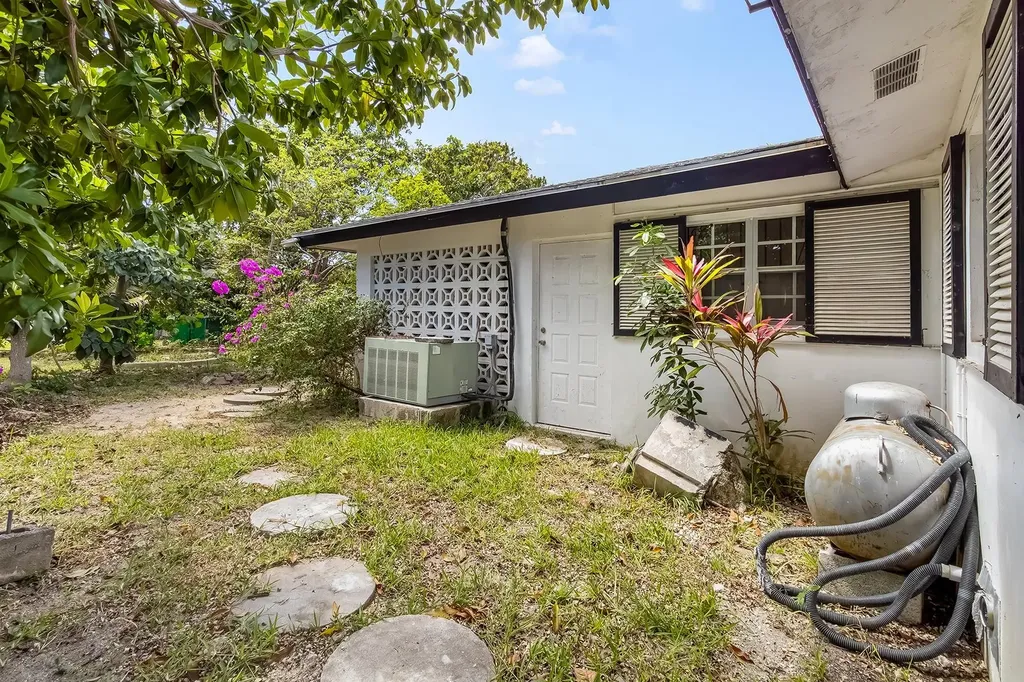 #5 Integrity Road New Providence Paradise Island BS