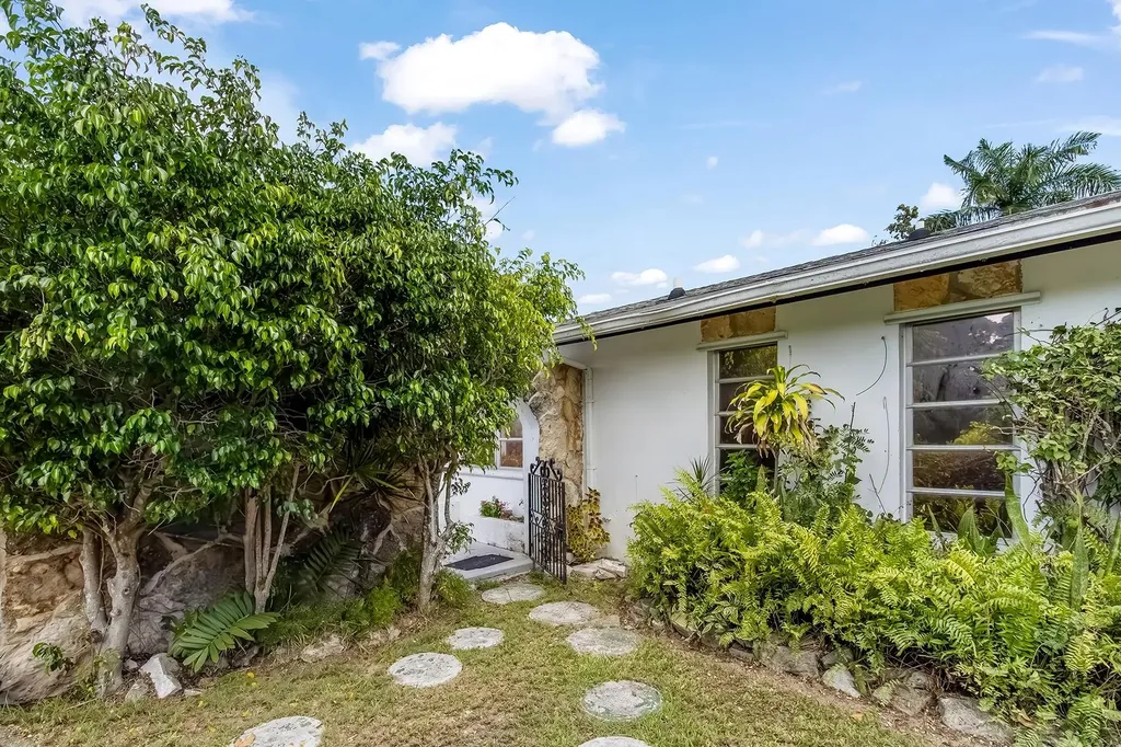 #5 Integrity Road New Providence Paradise Island BS