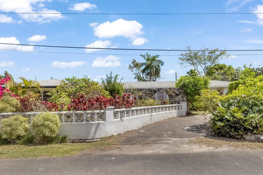 #5 Integrity Road New Providence Paradise Island BS