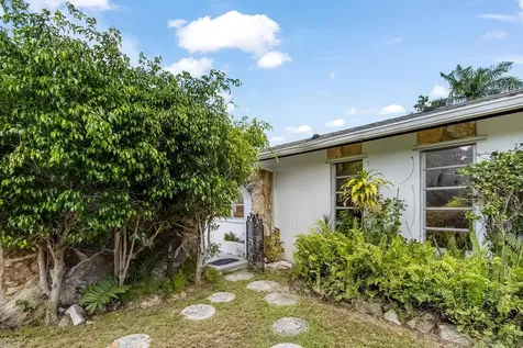 #5 Integrity Road New Providence Paradise Island BS