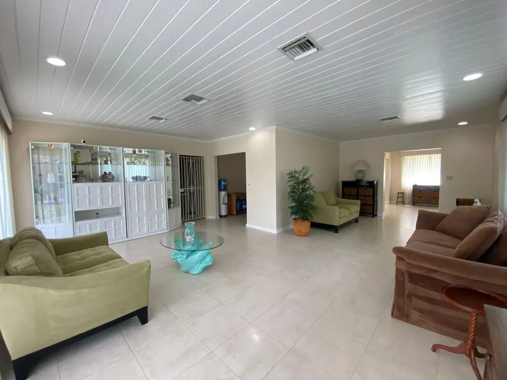 Eastern Road New Providence Paradise Island BS