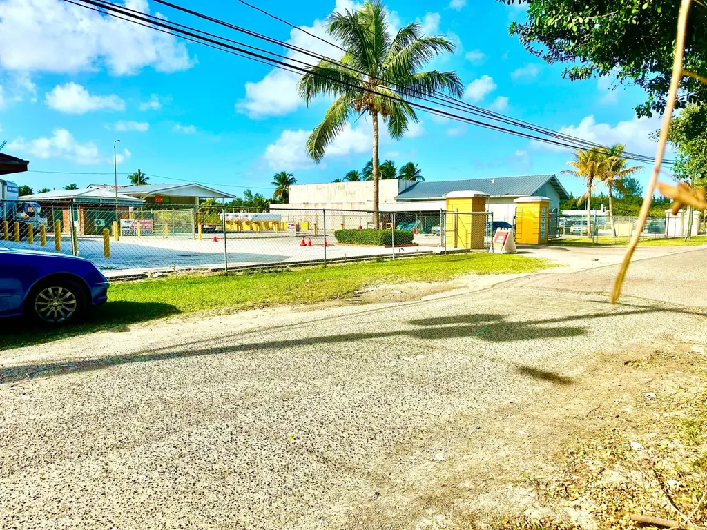 Tonique Williams-darling Parcel 5 -- 5.608 Acres New Providence Paradise Island BS