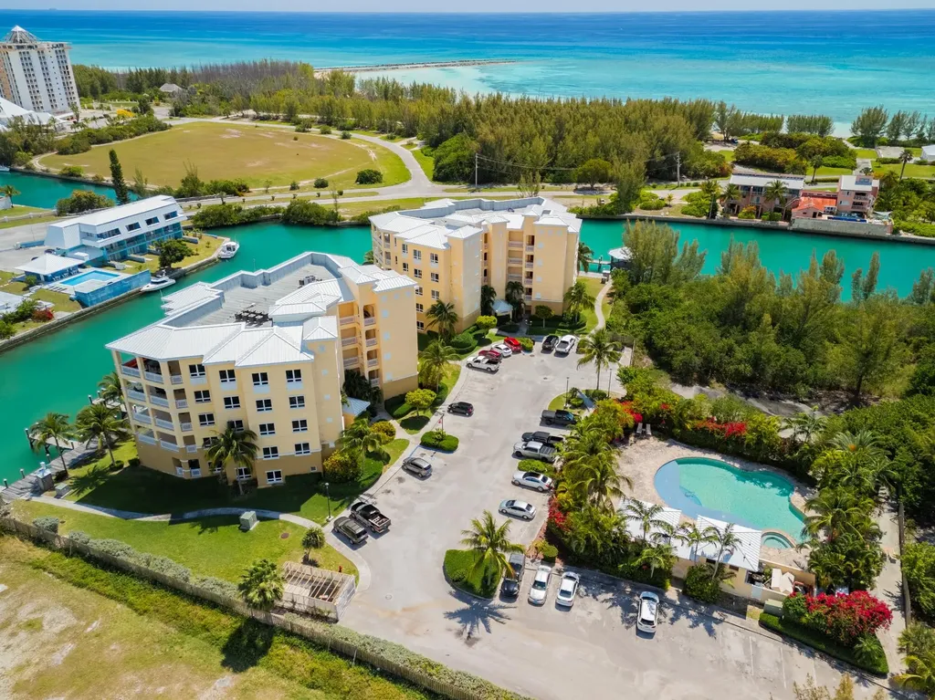 Suffolk Court Grand Bahama Freeport BS