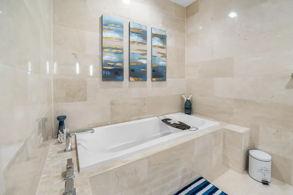 Suffolk Court Grand Bahama Freeport BS