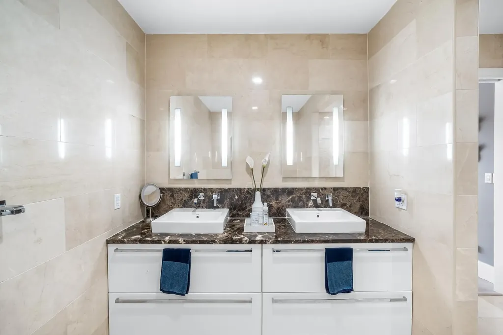 Suffolk Court Grand Bahama Freeport BS