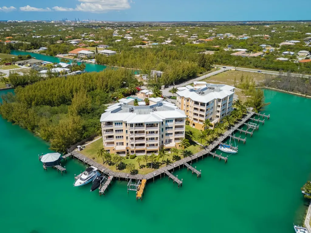 Suffolk Court Grand Bahama Freeport BS