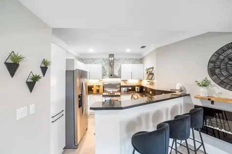 Suffolk Court Grand Bahama Freeport BS