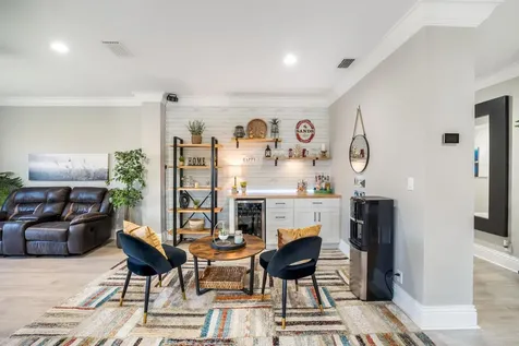 Suffolk Court Grand Bahama Freeport BS