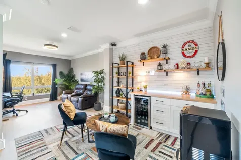 Suffolk Court Grand Bahama Freeport BS