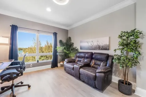 Suffolk Court Grand Bahama Freeport BS