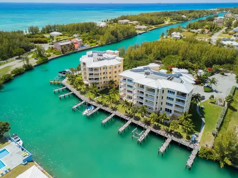 Suffolk Court Grand Bahama Freeport BS