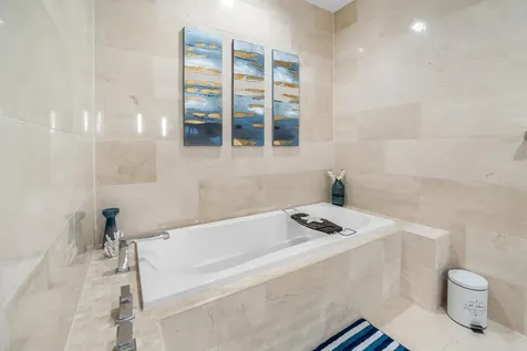 Suffolk Court Grand Bahama Freeport BS