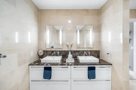 Suffolk Court Grand Bahama Freeport BS