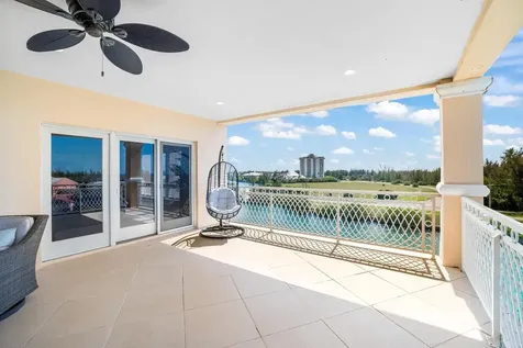 Suffolk Court Grand Bahama Freeport BS